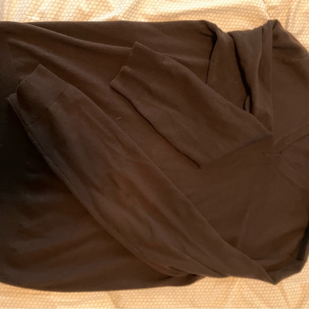 Banana Republic men’s size medium merino sweater. Dark brown.